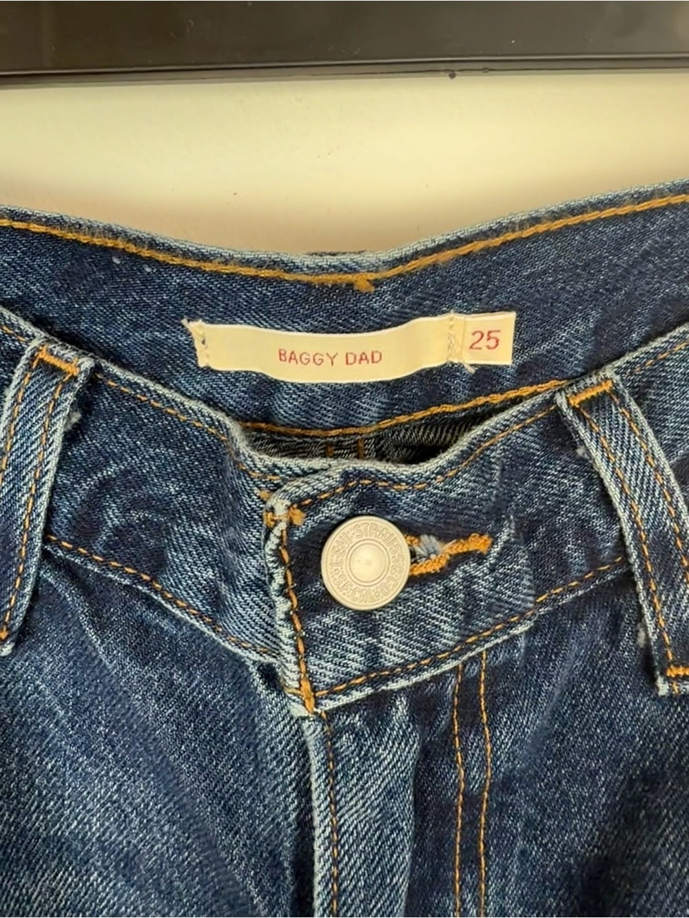 NWT Levi’s Premium Denim Blue Medium Dark Wash Baggy Dad Jeans Size 25 - Picture 3 of 7
